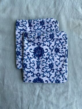 Set of 2 Lauren Ralph Lauren blue white porcelain rosette standard pillow cases